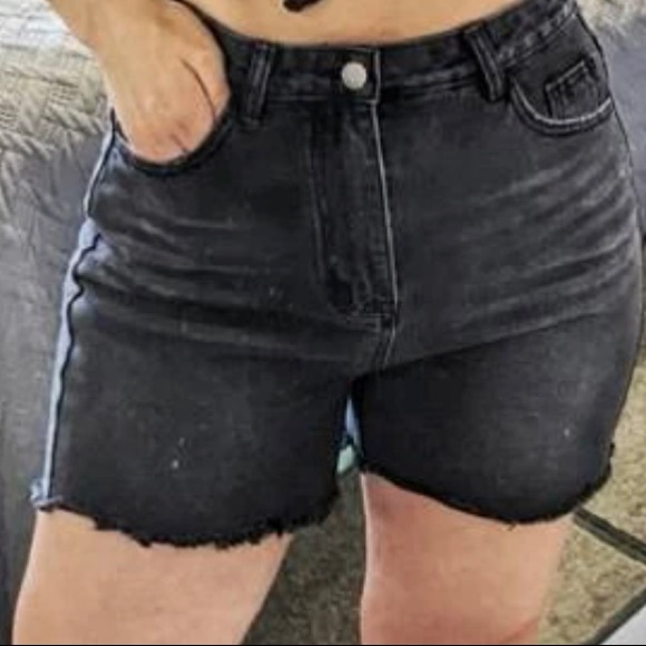 High waisted Denim Shorts 🩳 - Picture 2 of 2